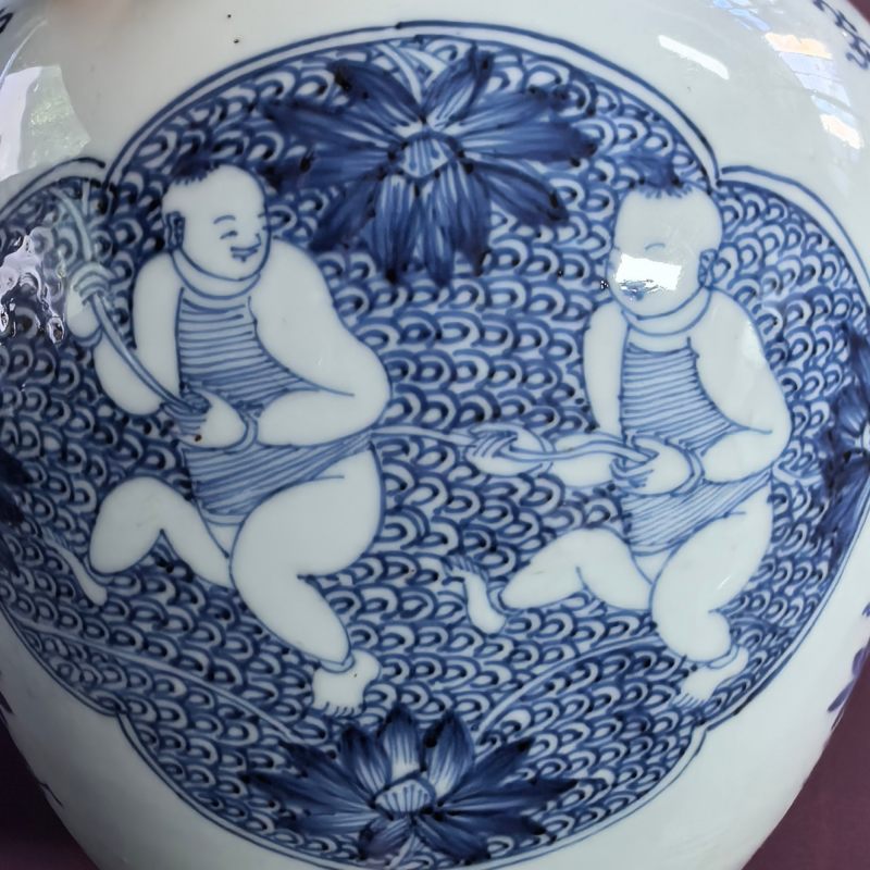 清康熙 青花持莲童子罐 - 图7