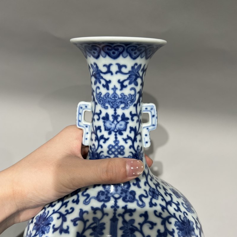 清嘉庆 青花福寿连绵纹双耳瓶 - 图8