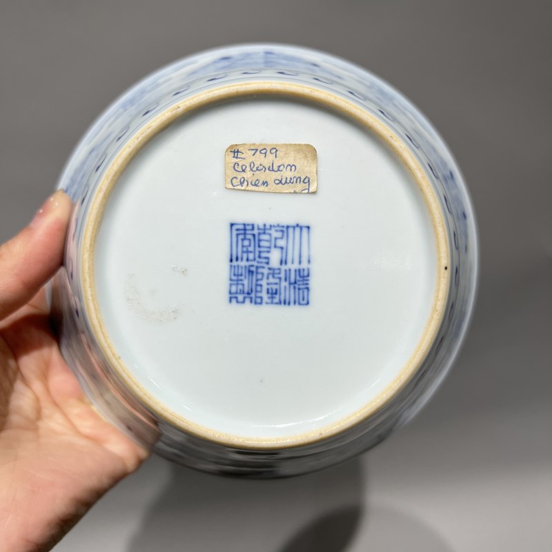 清乾隆 青花淡描团花纹马蹄碗 - 图5