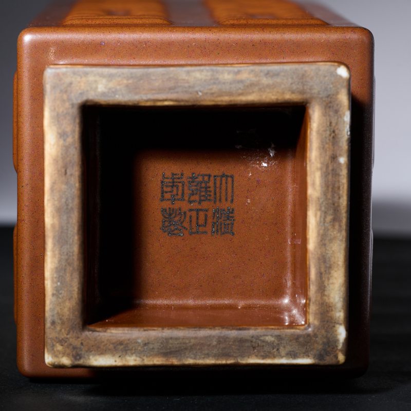 清雍正 紫金釉八卦琮式瓶 - 图7