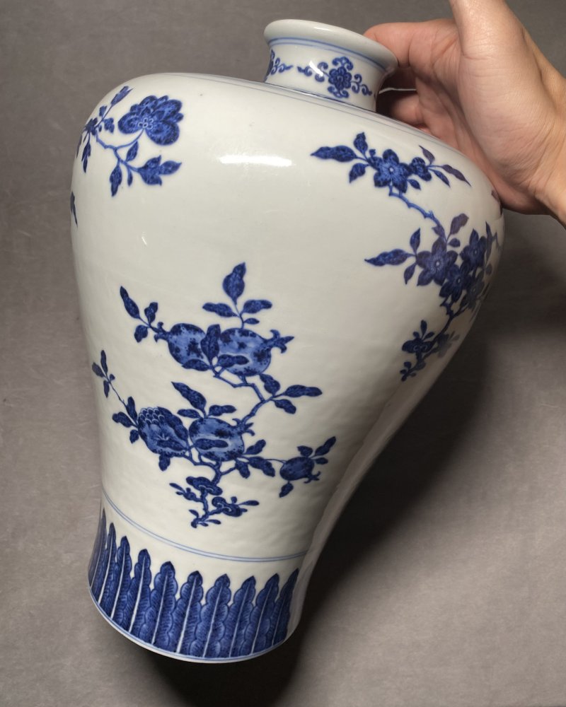 清乾隆 青花折枝花果纹梅瓶 - 图13