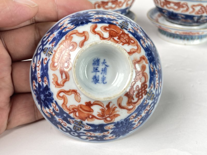清光绪 青花矾红彩人物八宝纹盖碗一对 - 图3
