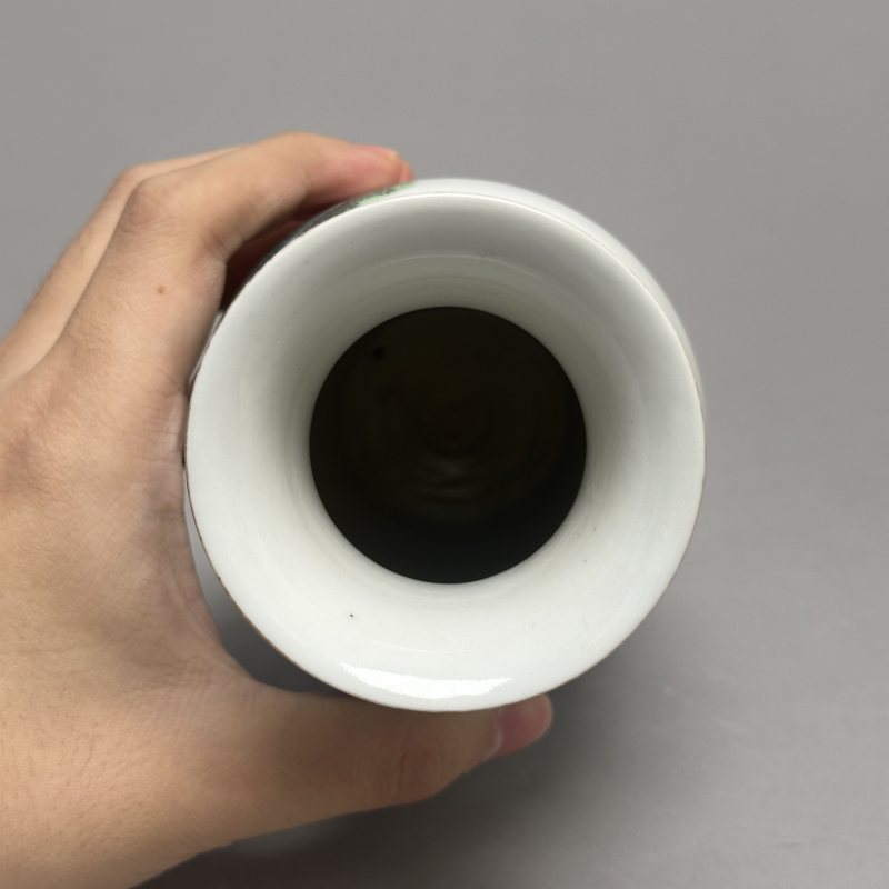 民国 粉彩人物图灯笼瓶 - 图3
