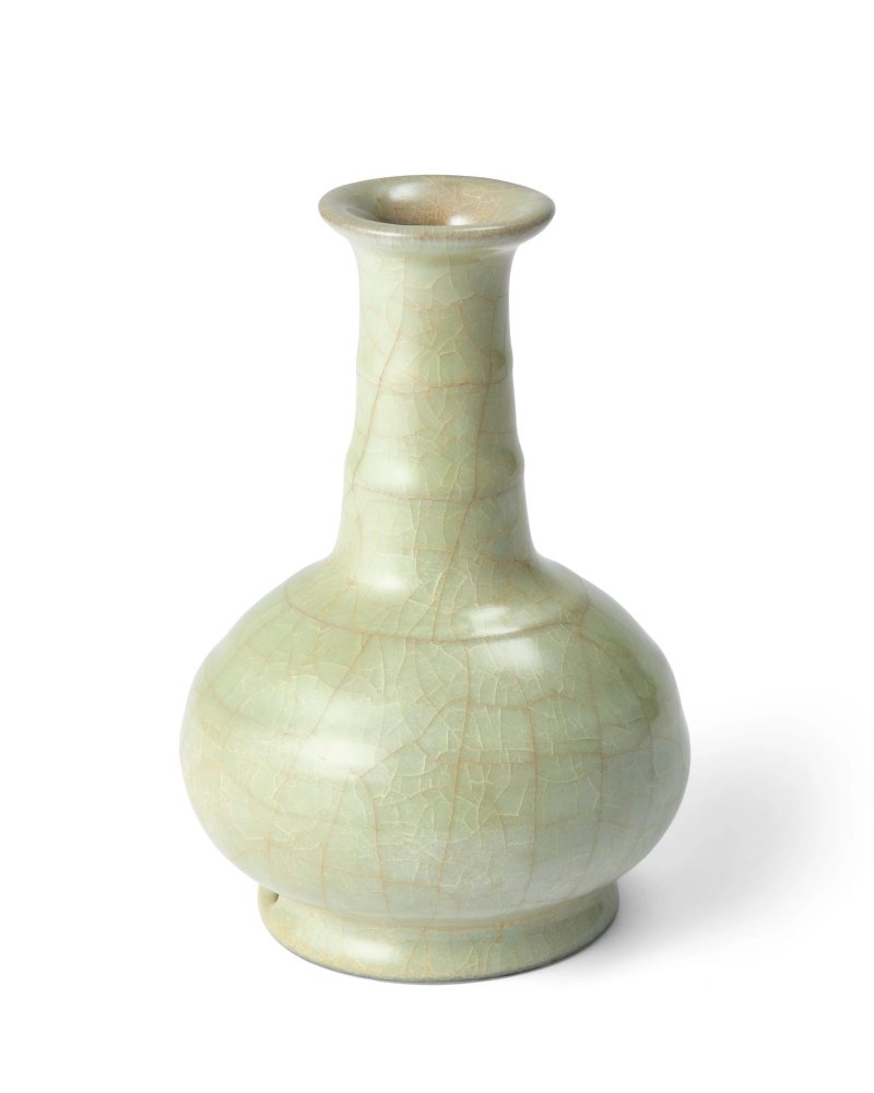 清 仿官窯弦紋瓶 | A Chinese imitation-Guan vase