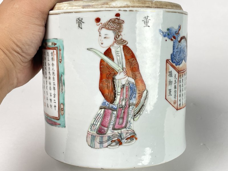 清道光 粉彩无双谱大盖罐 - 图14
