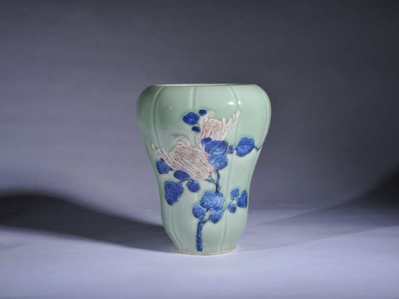 清乾隆 青花釉里红佛手花囊