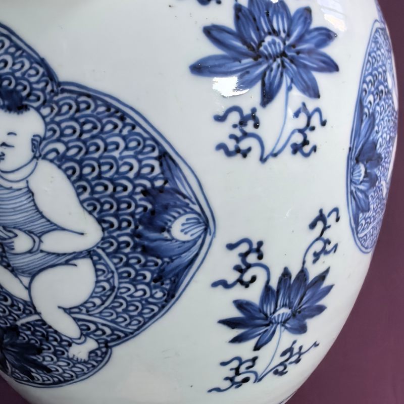 清康熙 青花持莲童子罐 - 图8