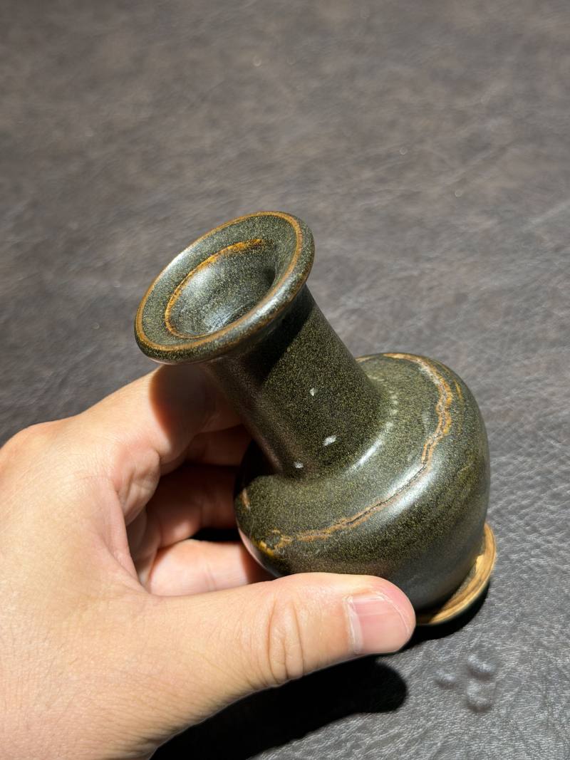 明 茶叶末釉折肩瓶 - 图7