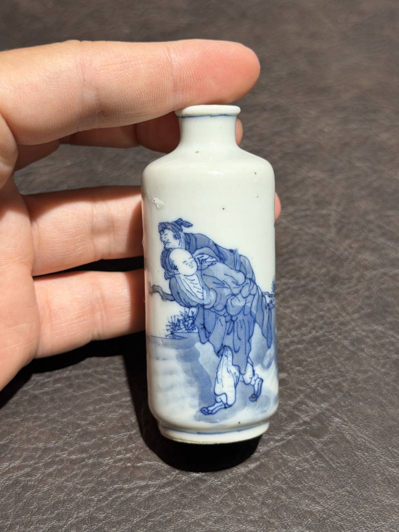 清道光 青花釉里红人物故事图鼻烟壶 - 图6