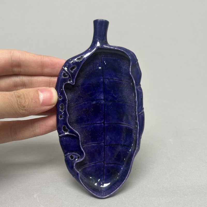 清中期 茄皮紫釉树叶型笔舔 - 图2