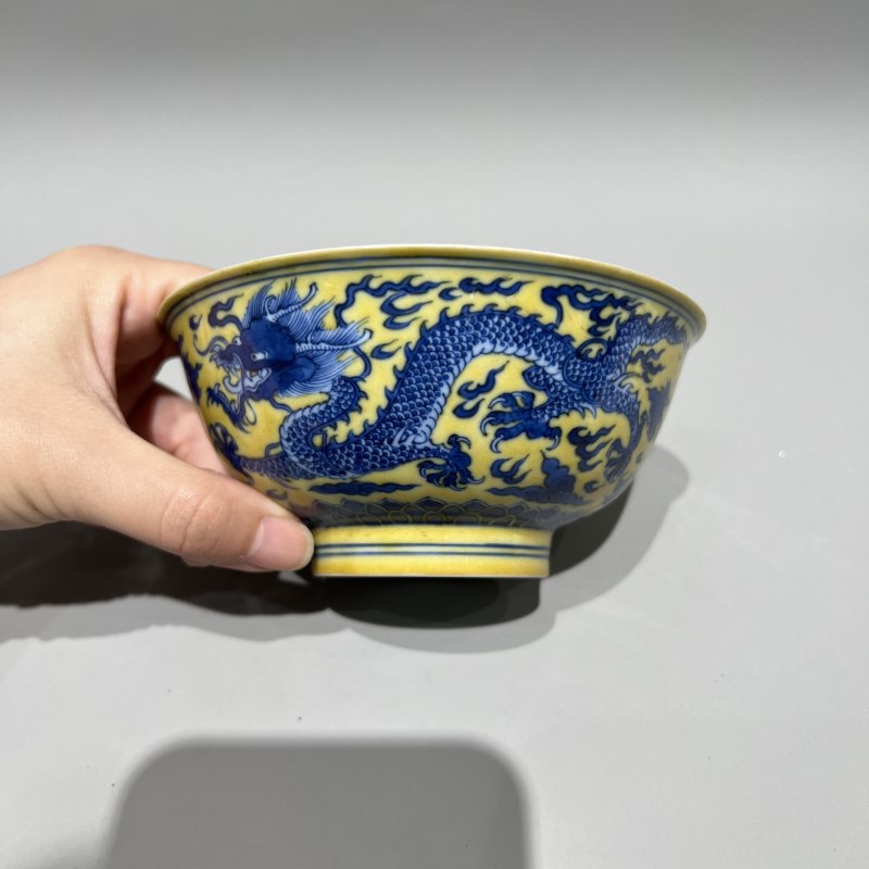 清康熙 黄地青花福寿云龙纹碗 - 图4