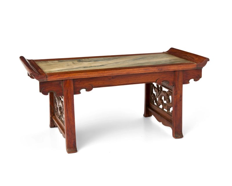 明十六/十七世紀 黃花梨雕螭龍紋嵌雲石小翹頭案 | A Chinese marble-inlaid huanghuali miniature altar table