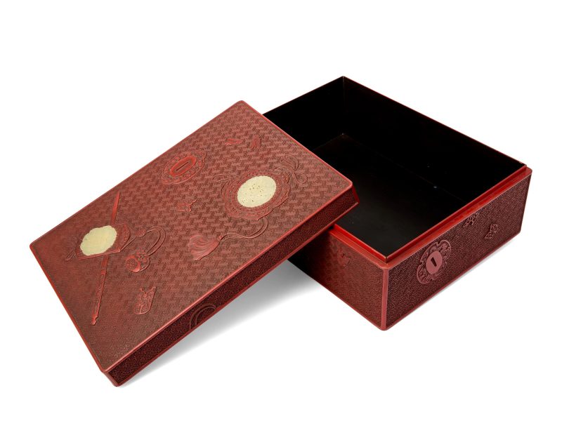 A large Japanese jade-inset carved cinnabar lacquer box and cover - 图2