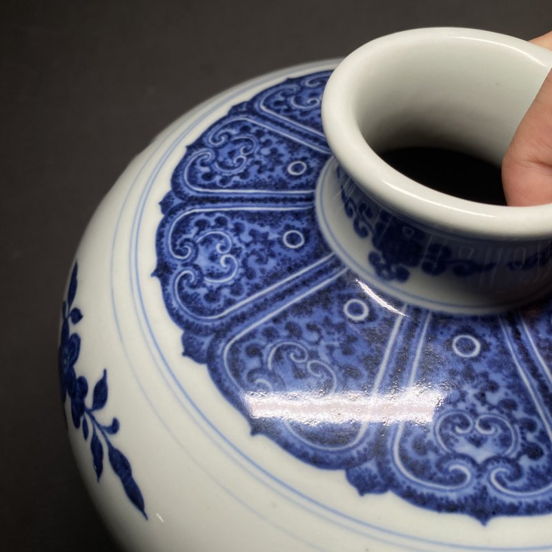 清乾隆 青花折枝花果纹梅瓶 - 图14