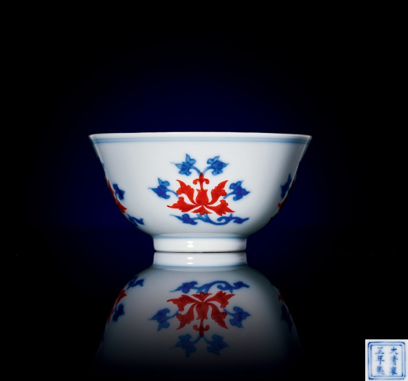 清雍正 青花矾红宝相花纹杯