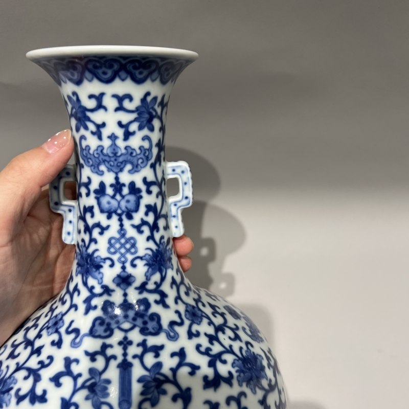 清嘉庆 青花福寿连绵纹双耳瓶 - 图10