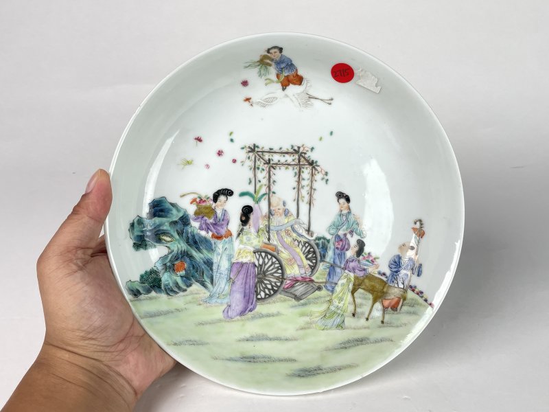 清晚期 粉彩寿星仕女图盘 - 图2