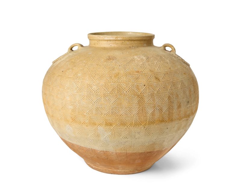 東周 - 戰國 米黃釉印紋罐 | A Chinese impressed pottery jar, guan