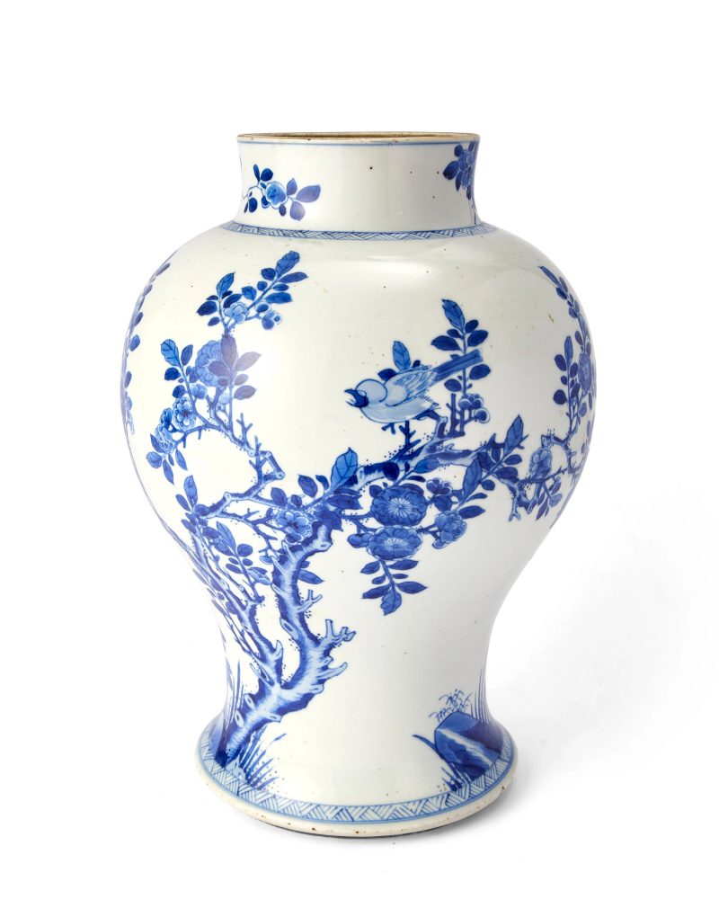 清康熙 青花花鳥紋大瓶 | A large Chinese blue and white 'birds, prunus and magnolia' baluster vase - 图3