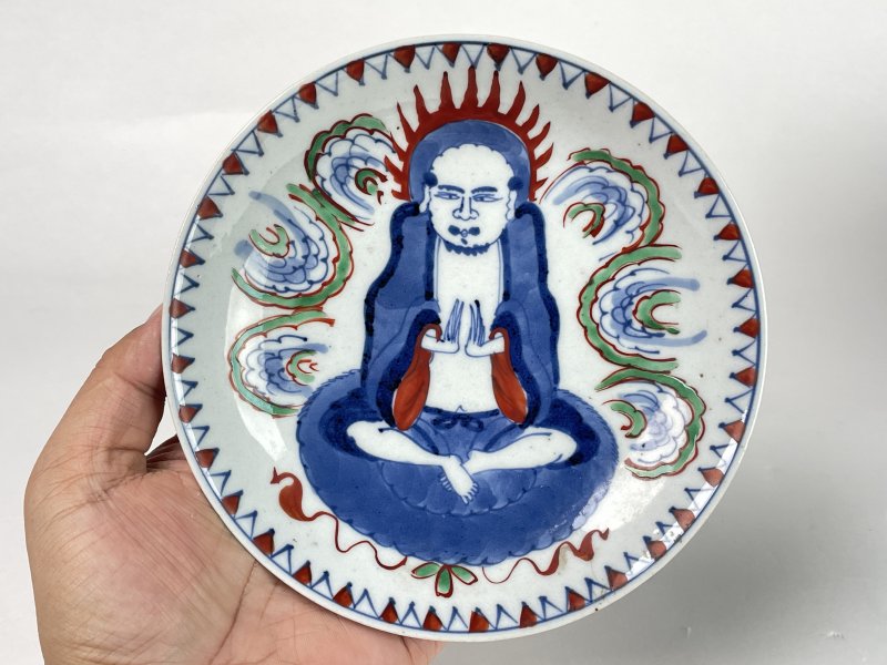 明天启 青花红绿彩罗汉图盘 - 图2