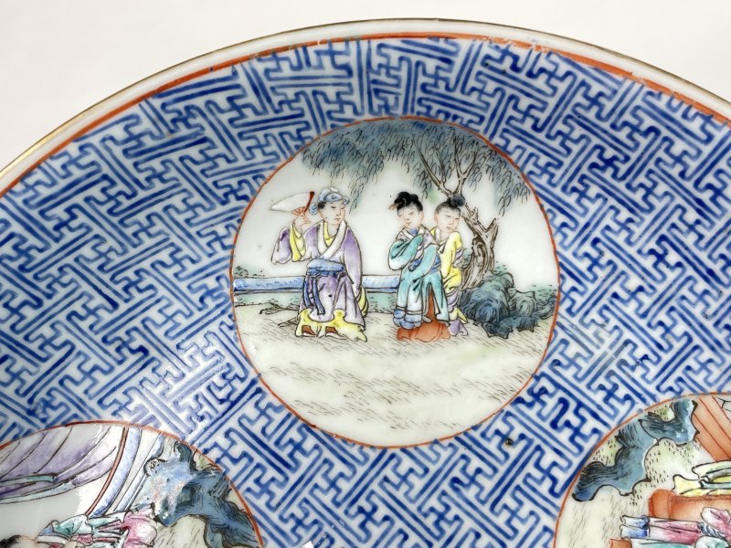 清中期 蓝料彩开窗粉彩西厢记人物故事图盘一对 - 图6