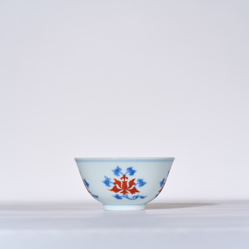 清雍正 青花矾红宝相花纹杯 - 图3