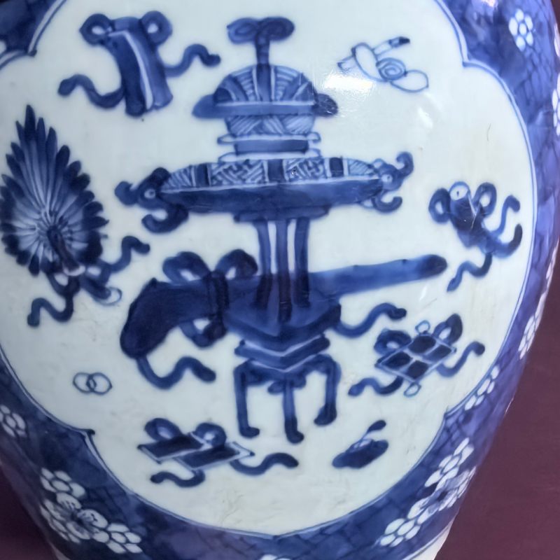 清康熙 青花留白博古纹冰梅罐 - 图9