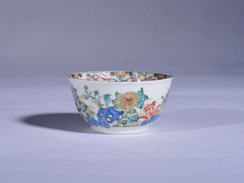 清雍正 粉彩花卉纹茶圆 - 图1