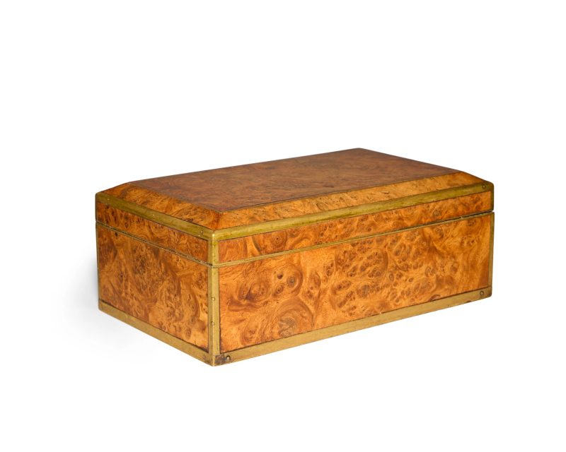 清十九世紀 黃花梨瘤木蓋盒 | A rare Anglo-Chinese huanghuali burr wood box and hinged cover