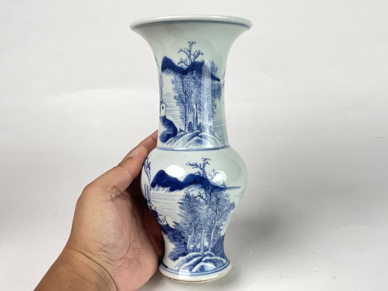 清康熙 青花山水纹小花觚 - 图2