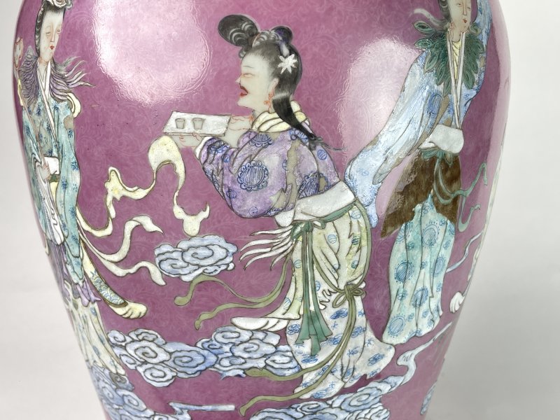 清光绪 胭脂红釉粉彩人物纹大瓶 - 图9