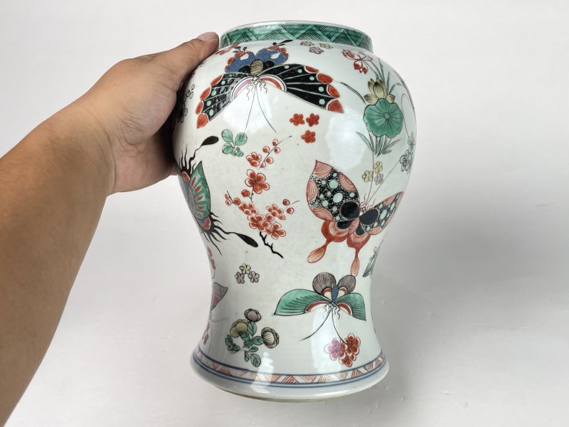 清康熙 五彩花蝶纹小将军罐 - 图5