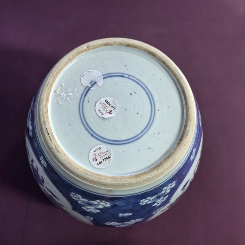 清康熙 青花留白博古纹冰梅罐 - 图10