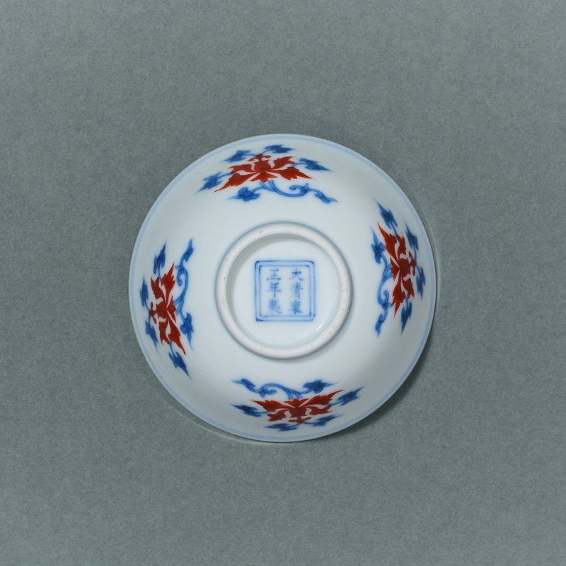 清雍正 青花矾红宝相花纹杯 - 图4