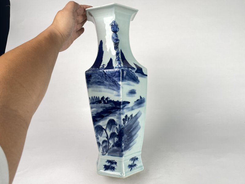 清中期 青花山水人物六方狮耳瓶 - 图3