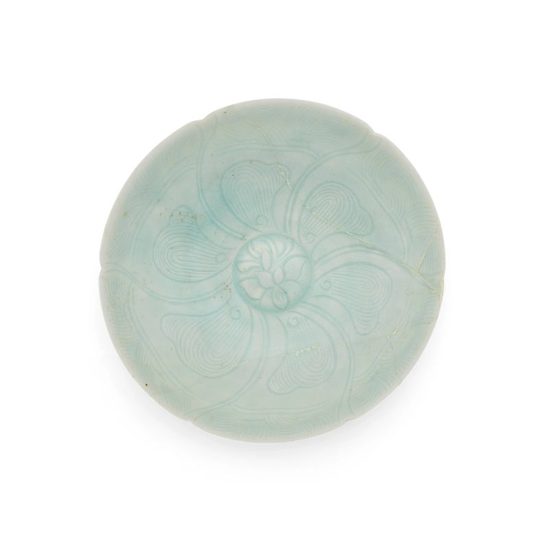 宋 青白釉刻划花卉紋花口碗 | A Chinese qingbai-glazed floral-rimmed bowl