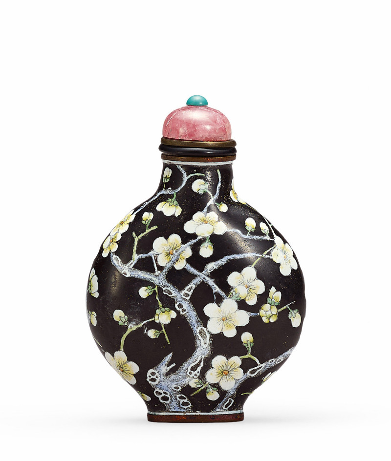 十八世紀  銅胎畫琺瑯黑地白梅花紋鼻煙壺 - 图2