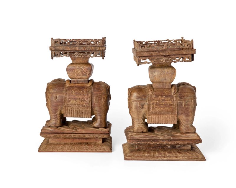 清十七/十八世紀 硬木雕太平有象底座一對 | A pair of Chinese hardwood, possibly jichimu, carved elephant stands - 图2