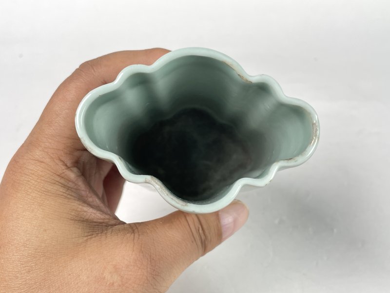 清乾隆 青釉海棠笔筒 - 图6