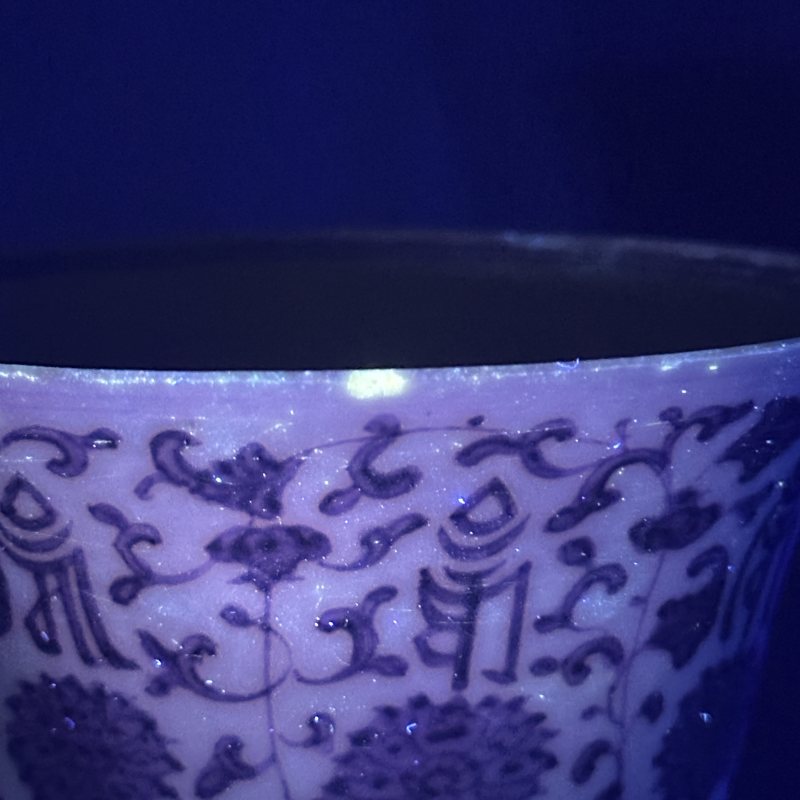 清道光 青花莲托梵文高足杯 - 图7