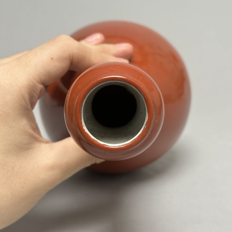清晚期 珊瑚红釉蒜头瓶 - 图3