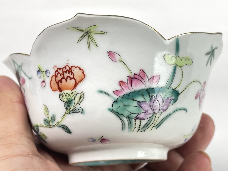清晚期 粉彩折枝花虫纹花口碗 - 图6