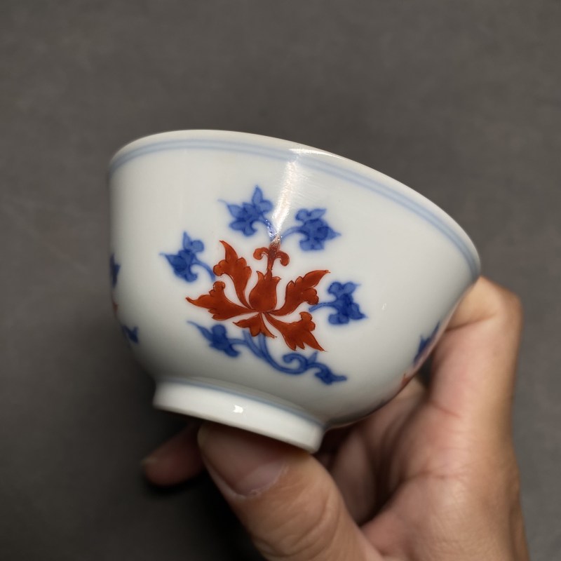 清雍正 青花矾红宝相花纹杯 - 图6