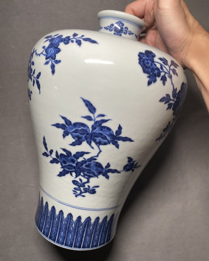 清乾隆 青花折枝花果纹梅瓶 - 图20