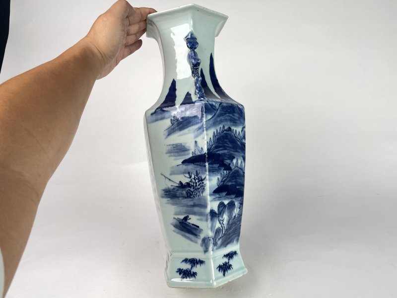 清中期 青花山水人物六方狮耳瓶 - 图5