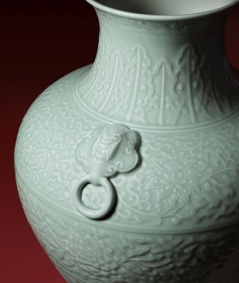 清乾隆  粉青釉番蓮紋獸首銜環耳尊 - 图5