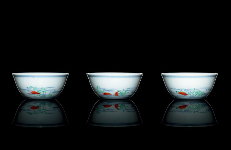清康熙 斗彩花逐清溪图卧足杯 - 图2