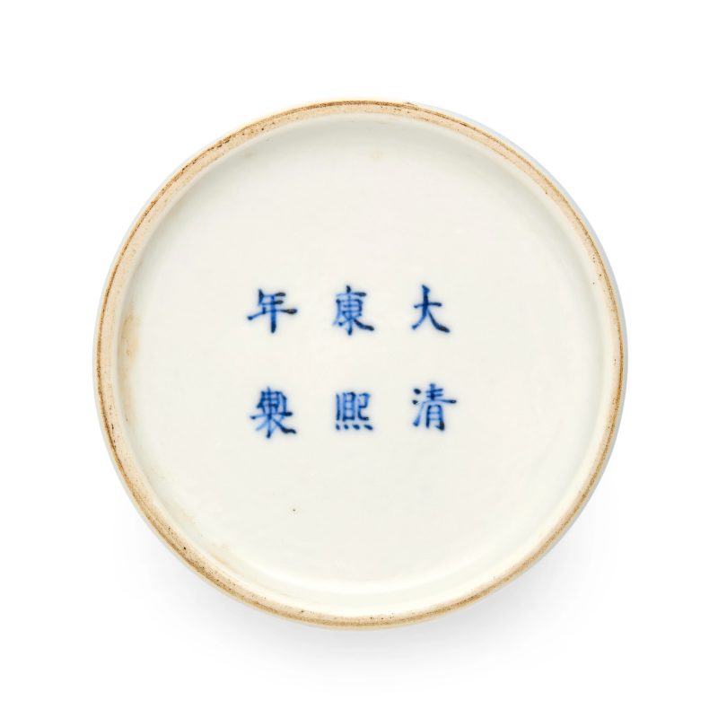 清十八/十九世紀 天藍釉地祥雲紋水盂，馬蹄尊 | A Chinese clair-de-lune-glazed 'clouds' water pot - 图3