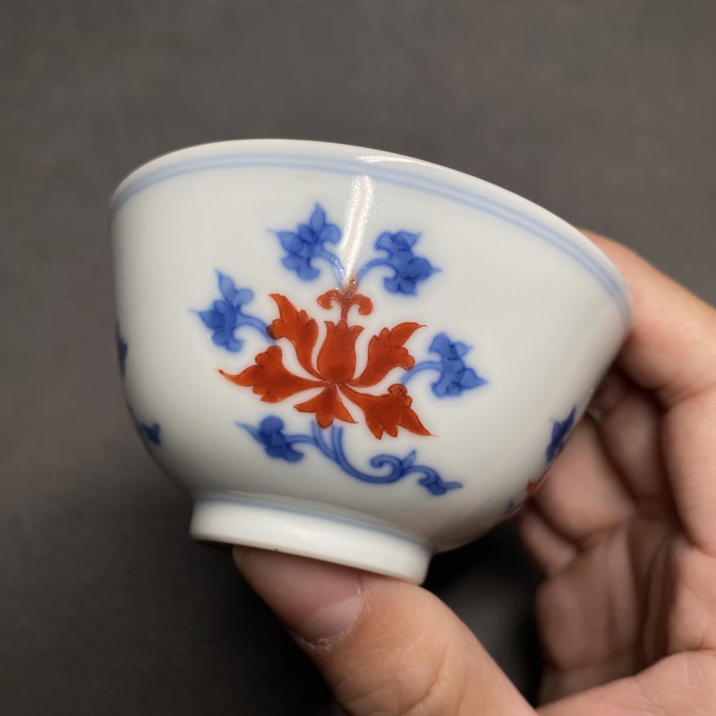 清雍正 青花矾红宝相花纹杯 - 图7