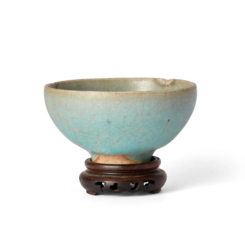 宋 鈞窯天藍釉盞 | A Chinese Junyao 'bubble' bowl